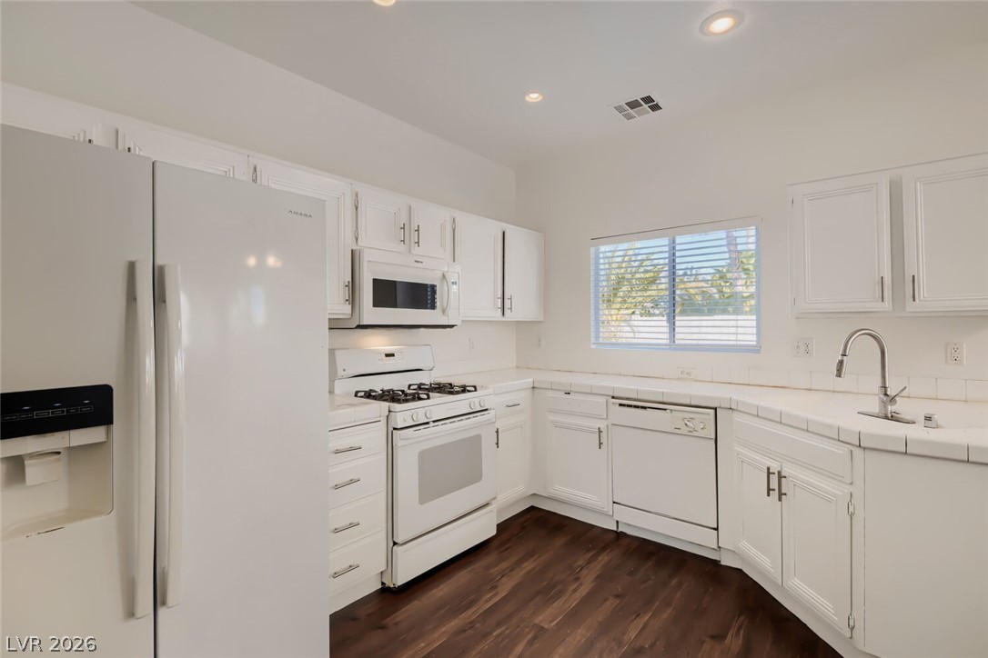3168 Castle Canyon Avenue Property Photo 13