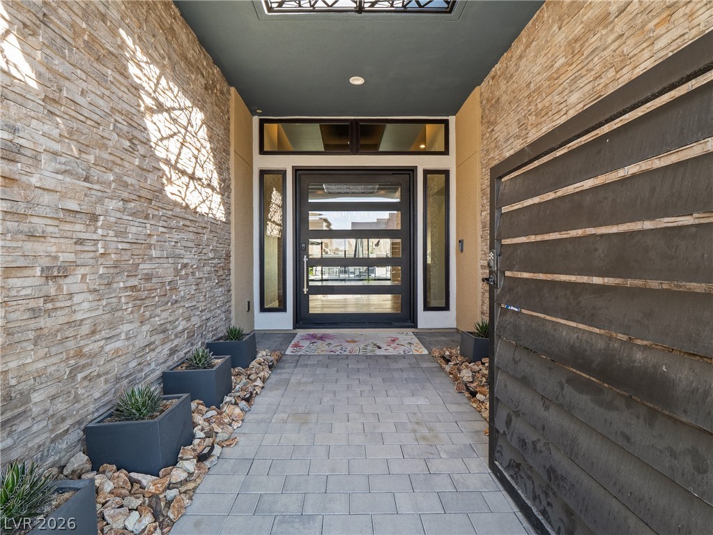 2211 Ledge Rock Lane Property Photo 4