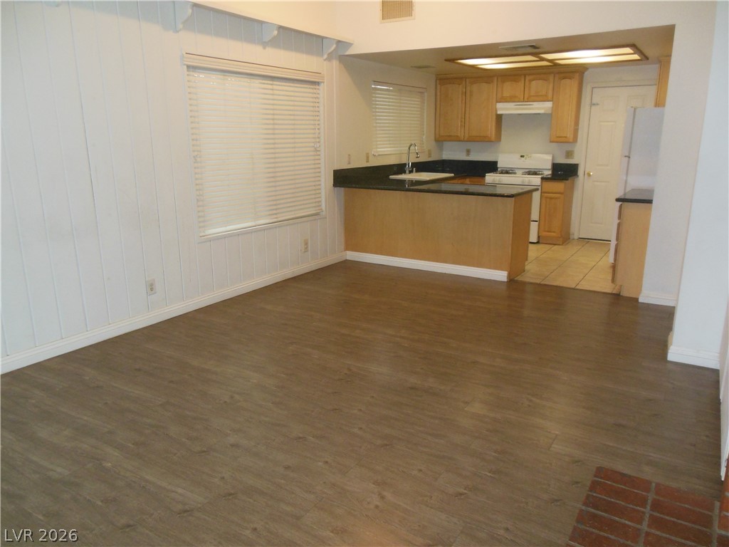 7532 Parnell Avenue Property Photo 8