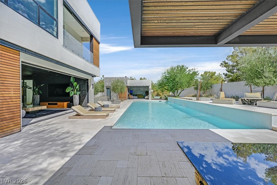 4155 Badura Avenue Property Photo