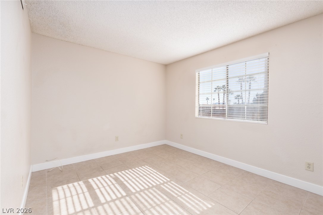 2674 Bryandouglas Drive B Property Photo 9