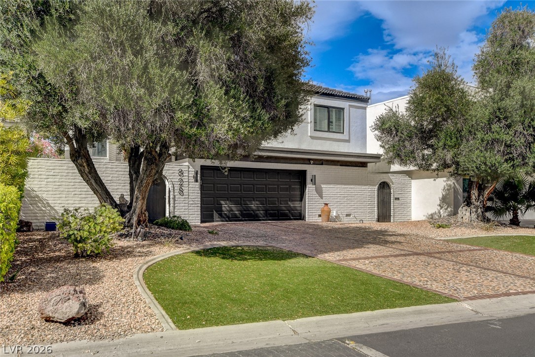 828 Vegas Valley Drive Property Photo 3