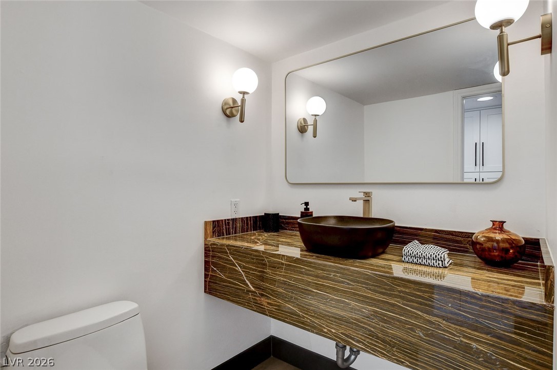 828 Vegas Valley Drive Property Photo 32