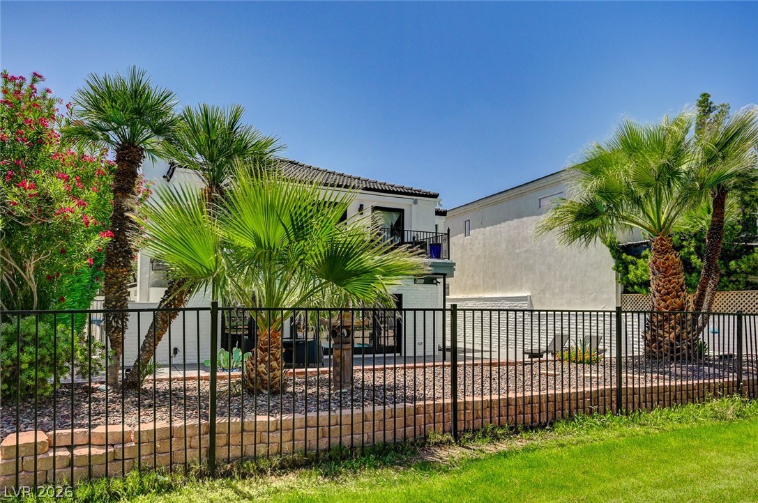 828 Vegas Valley Drive Property Photo 94