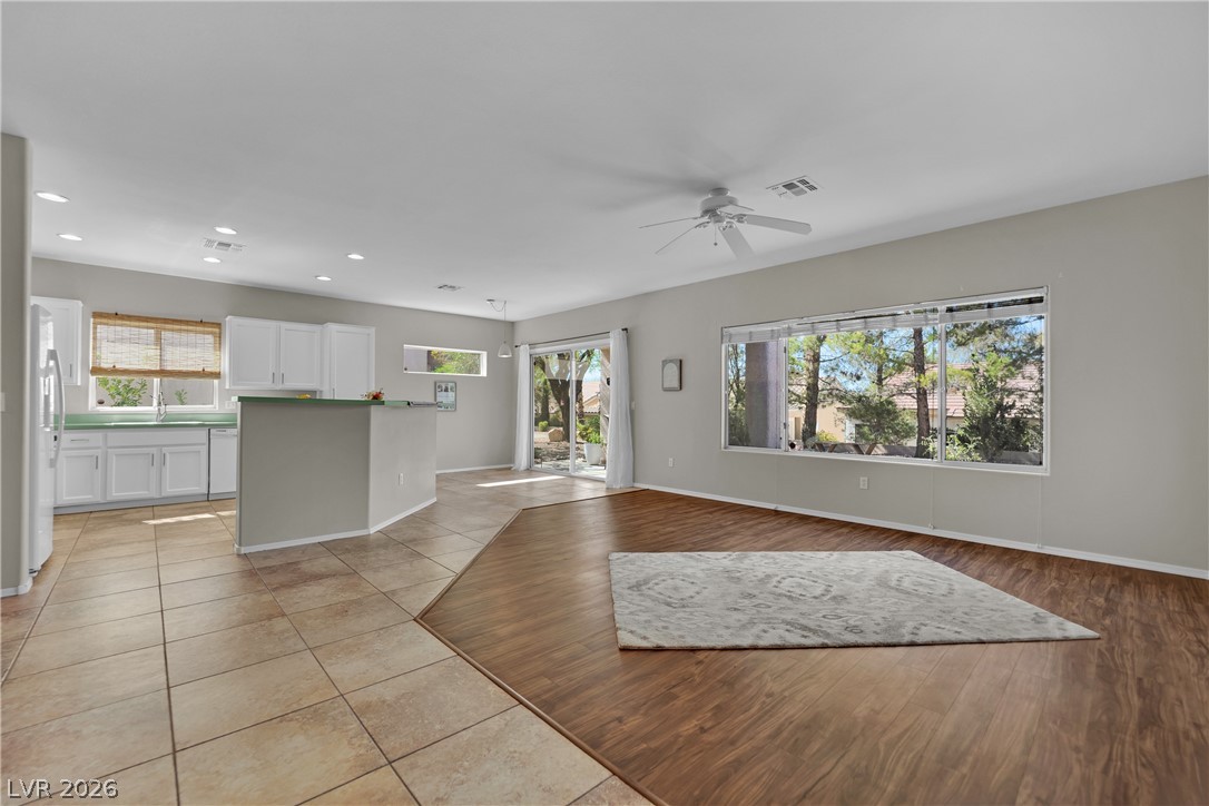 2582 Grandville Avenue Property Photo 7