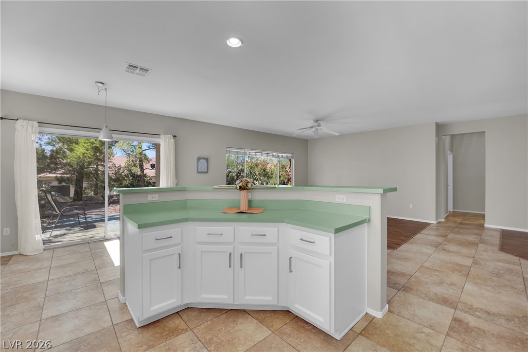 2582 Grandville Avenue Property Photo 11