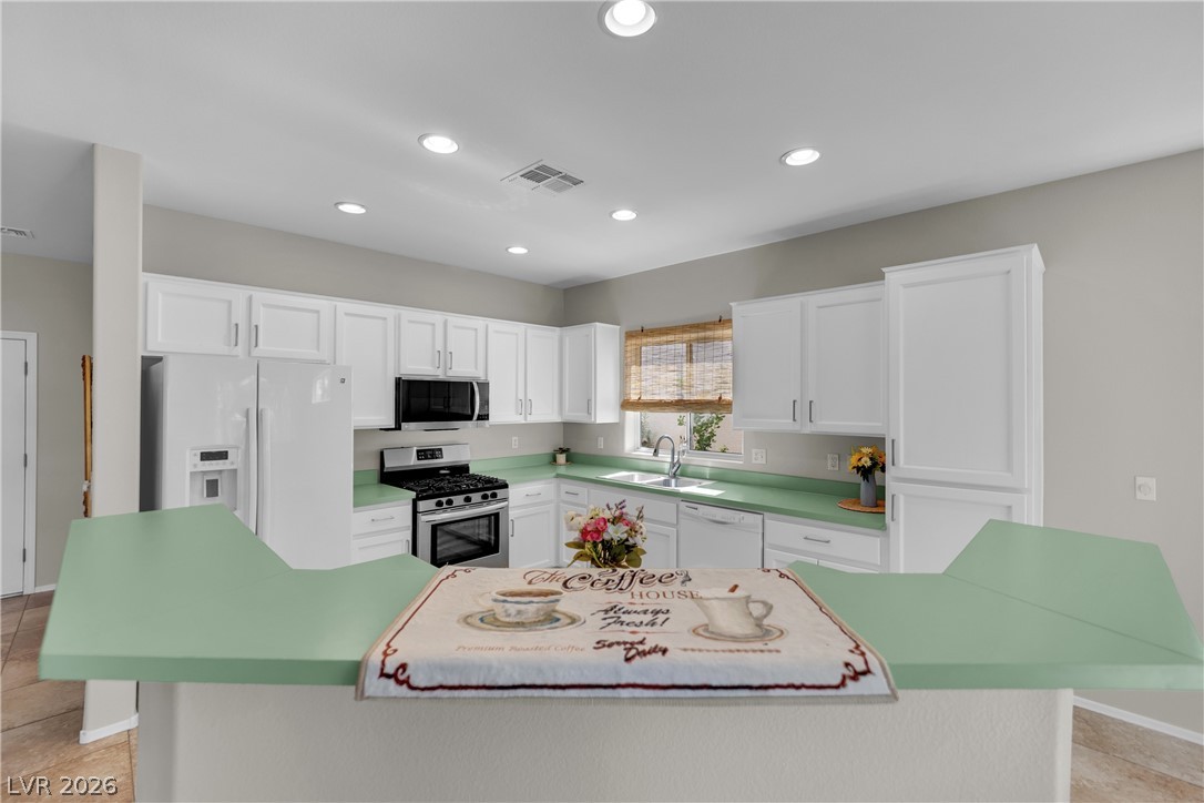 2582 Grandville Avenue Property Photo 12