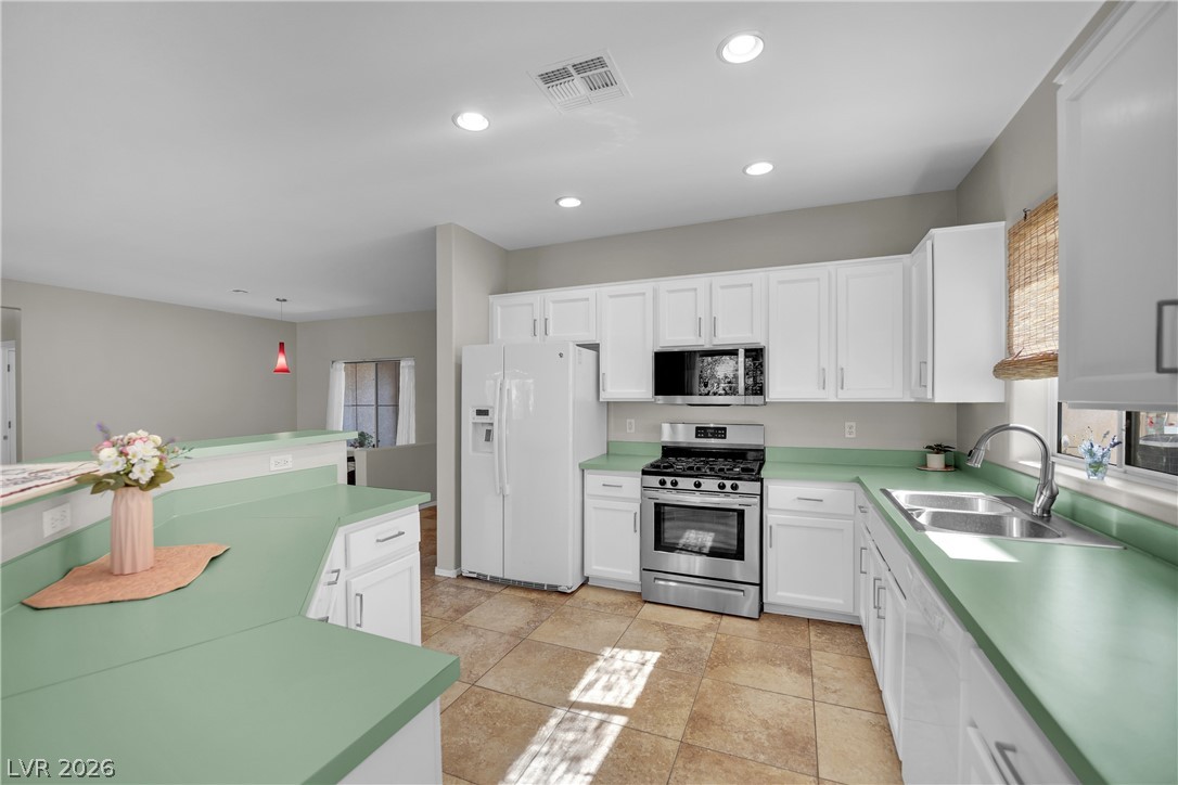 2582 Grandville Avenue Property Photo 13