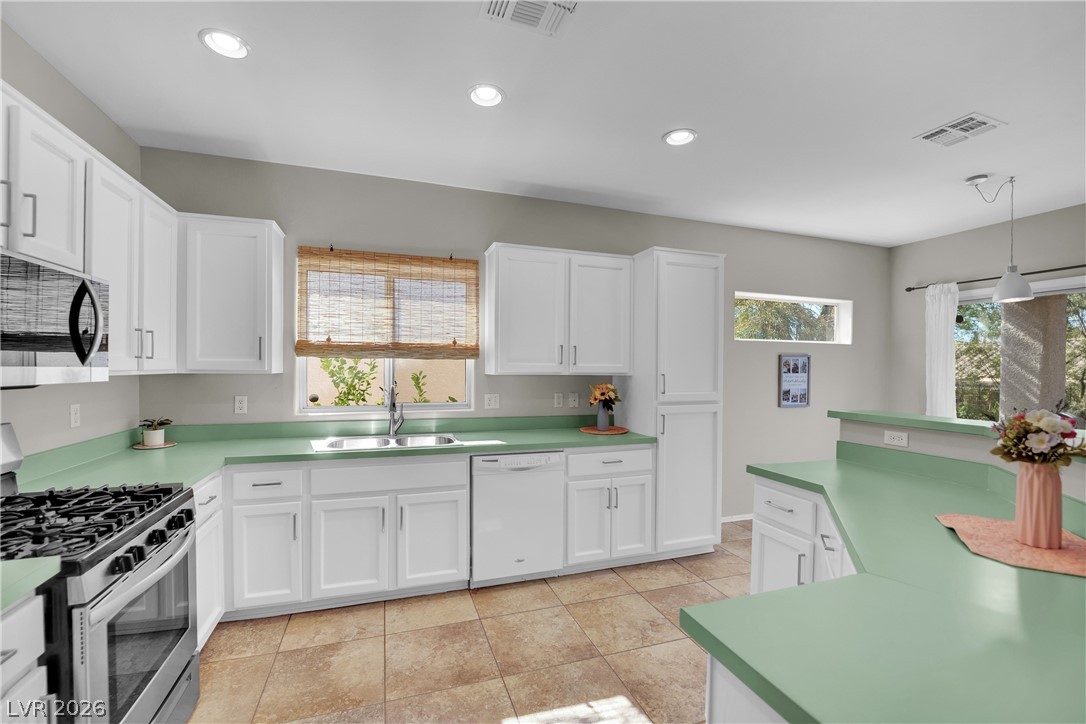 2582 Grandville Avenue Property Photo 14