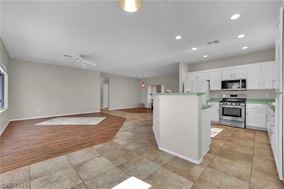 2582 Grandville Avenue Property Photo 15