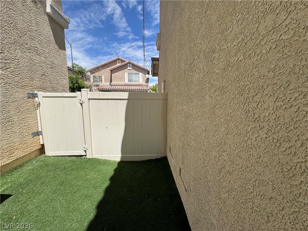 7267 Phlox Road Property Photo 7