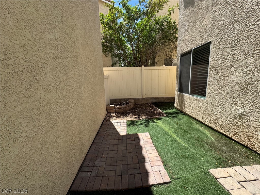 7267 Phlox Road Property Photo 8