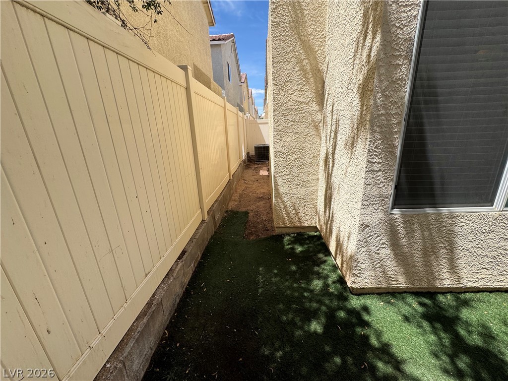 7267 Phlox Road Property Photo 9