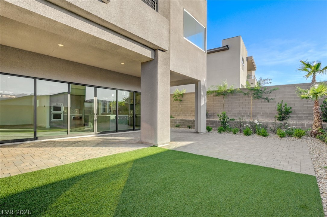 10738 Desert Heights Avenue Property Photo 6