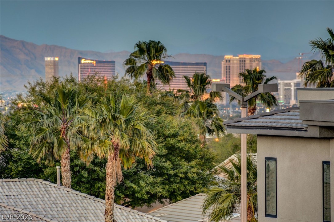 10738 Desert Heights Avenue Property Photo 12