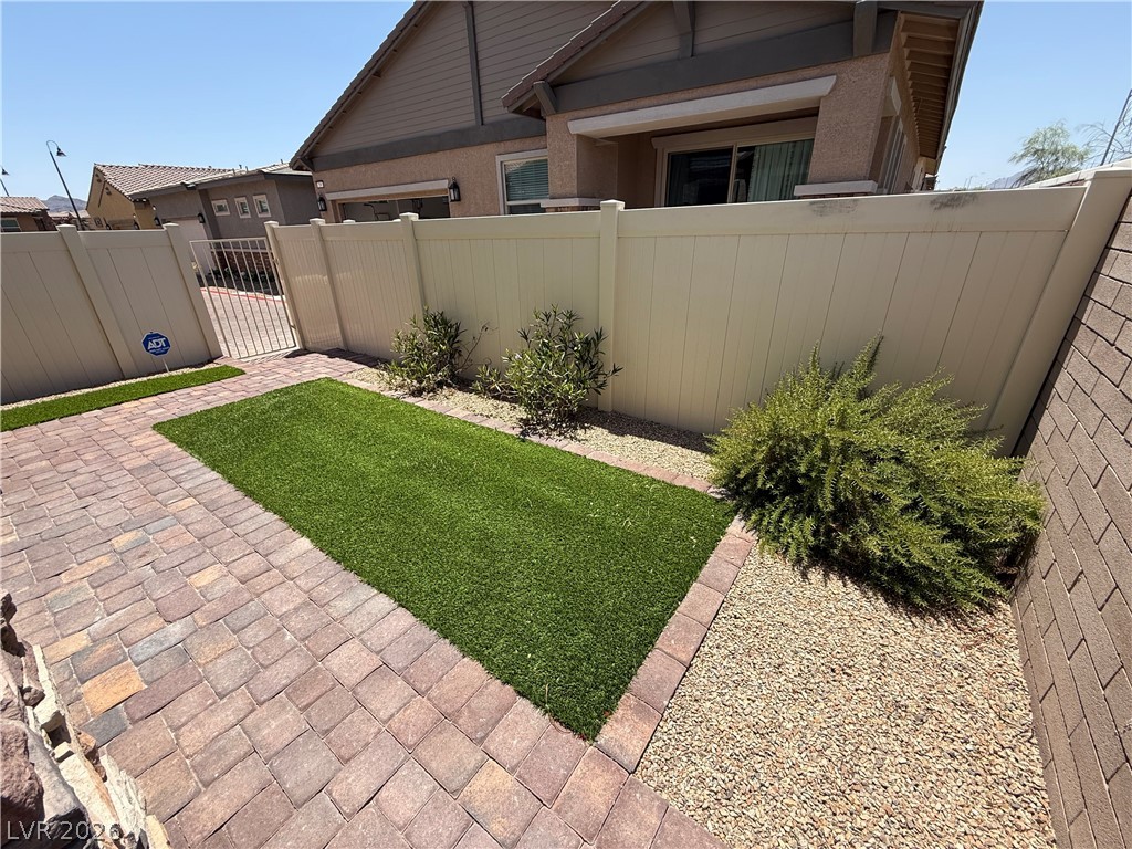 208 Bellini Peak Avenue Property Photo 9