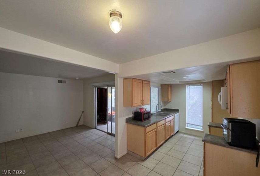 1440 Vegas Valley Drive 8 Property Photo 9