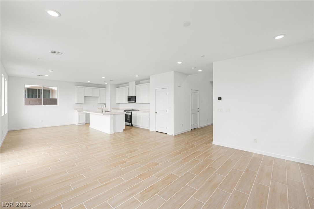 321 Lupton Avenue Property Photo 4