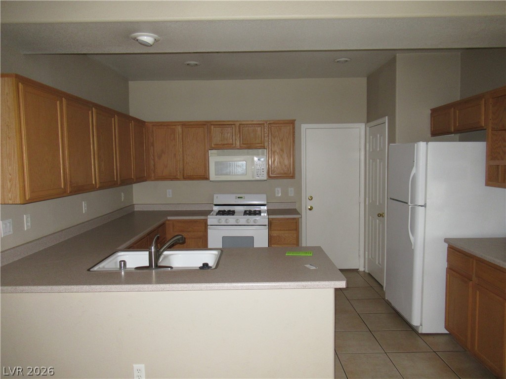 4425 Oberlander Avenue Property Photo 6