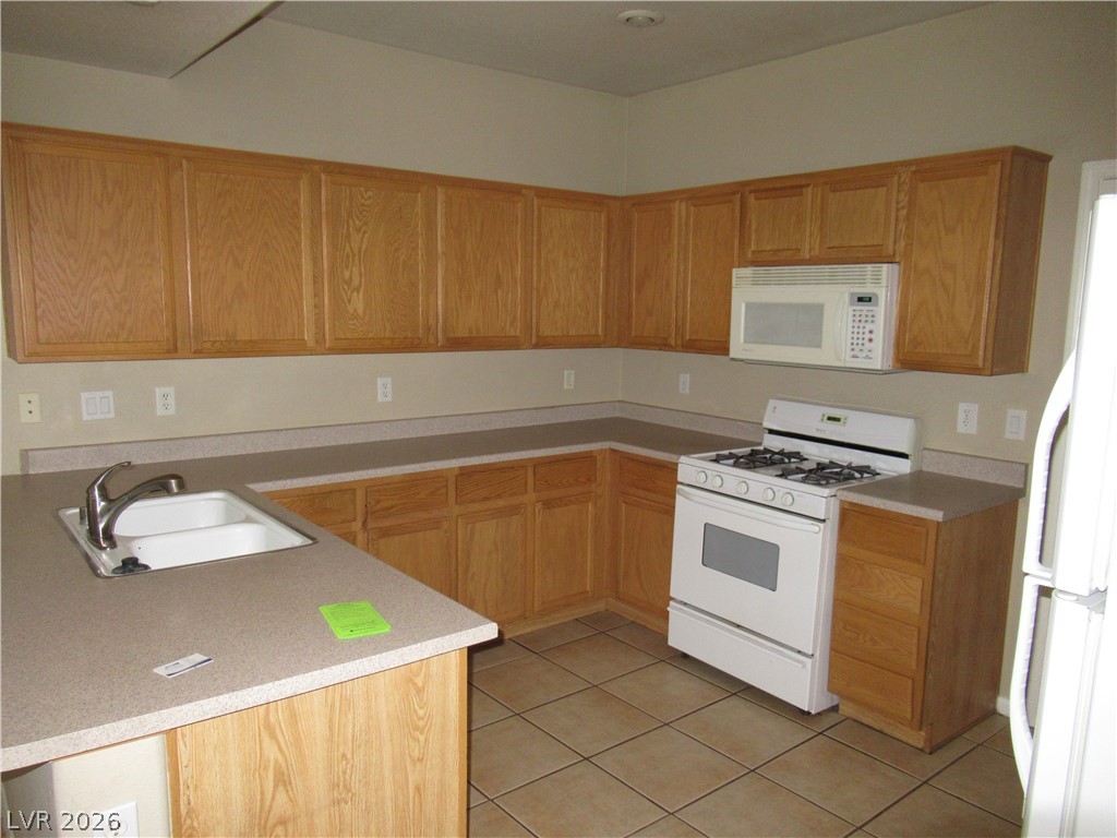 4425 Oberlander Avenue Property Photo 8