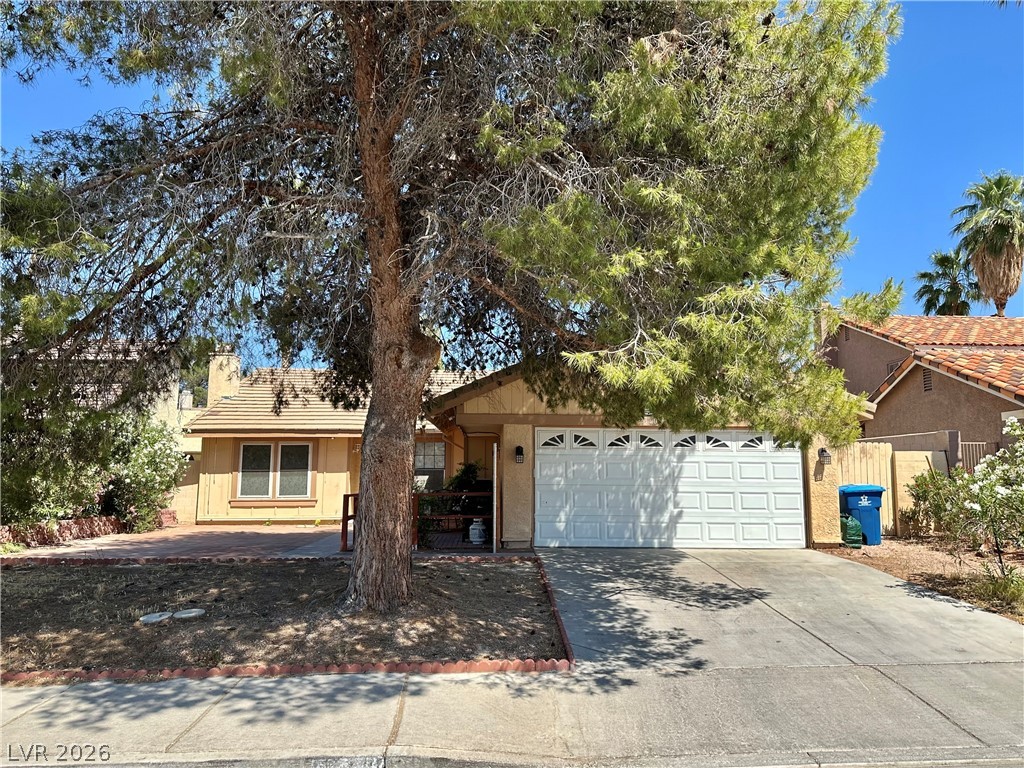 2340 Viewcrest Road Property Photo 1