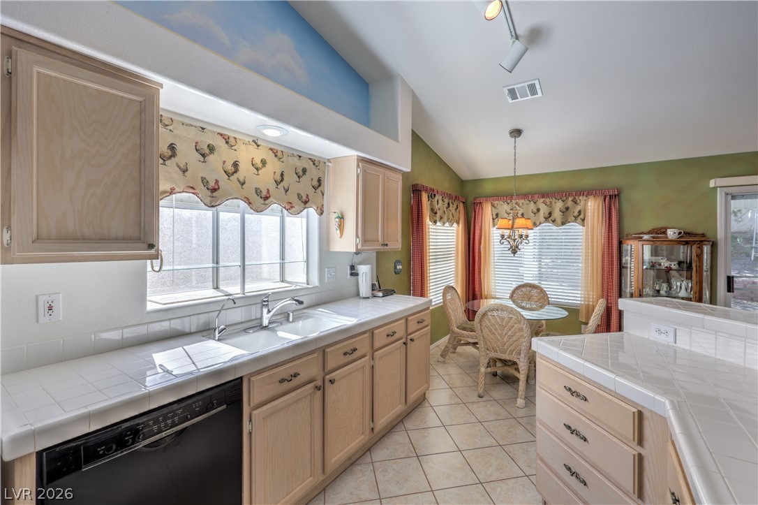 1046 Armillaria Street Property Photo 12