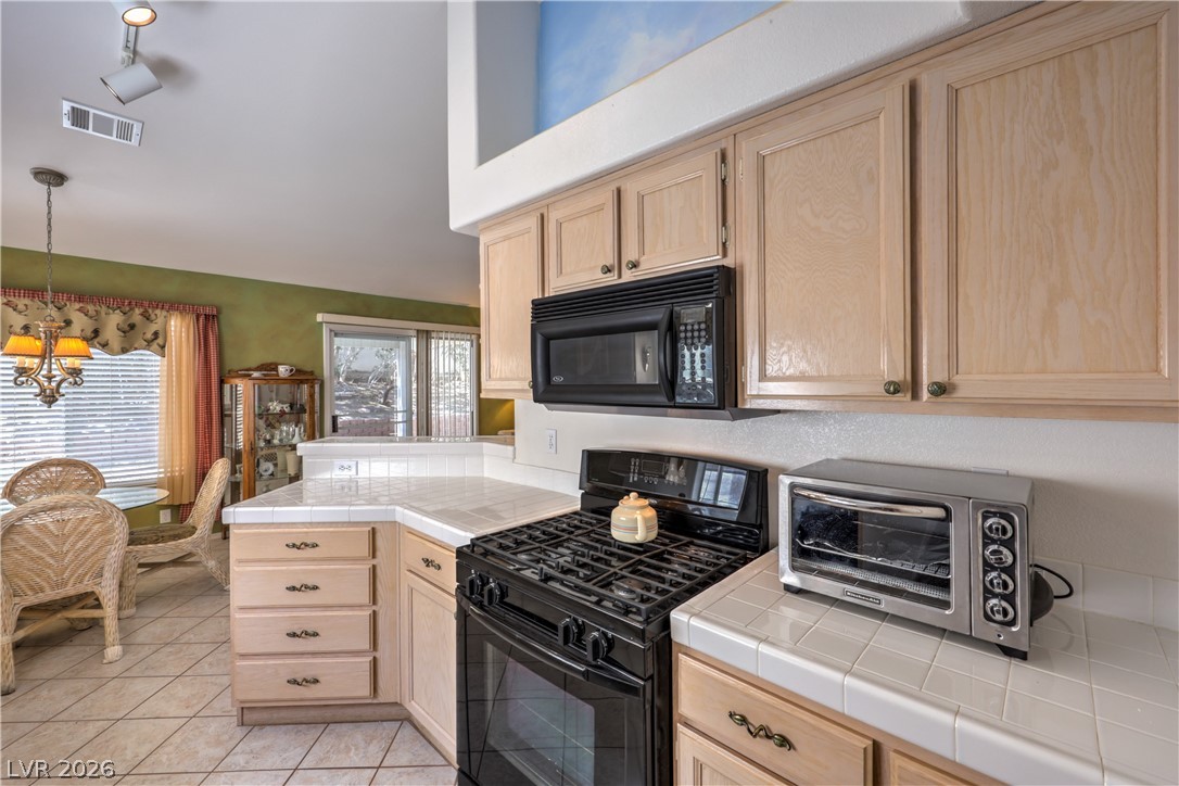 1046 Armillaria Street Property Photo 13