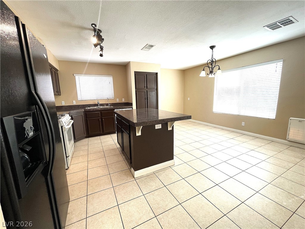 1420 Desert Hills Drive Property Photo 7