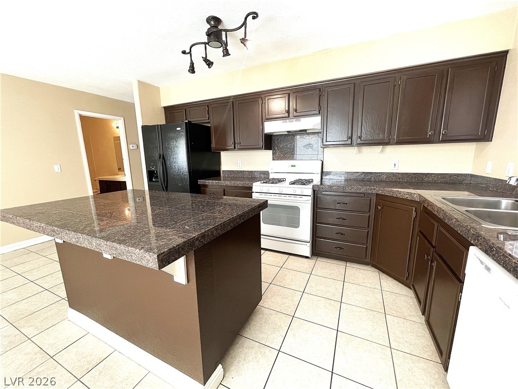 1420 Desert Hills Drive Property Photo 10