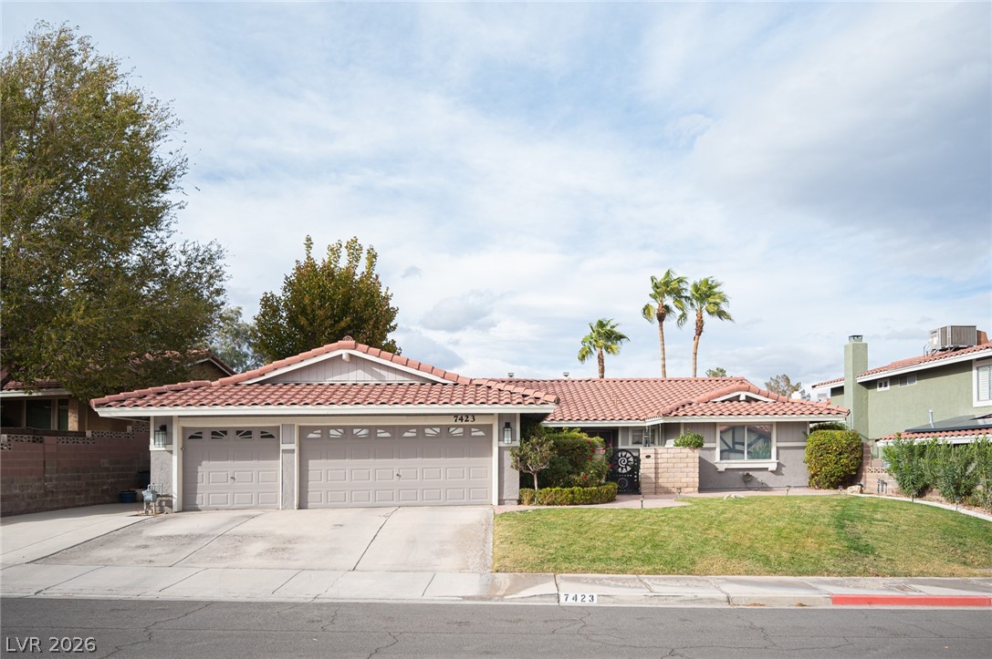 7423 Edgewater Lane Property Photo 4