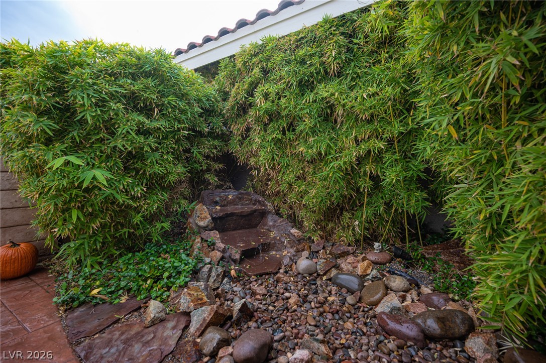 7423 Edgewater Lane Property Photo 8