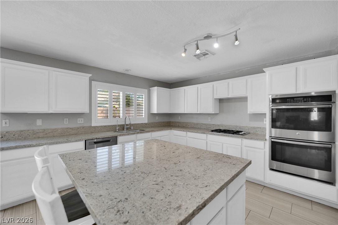 2120 Royal Caribbean Avenue Property Photo 9