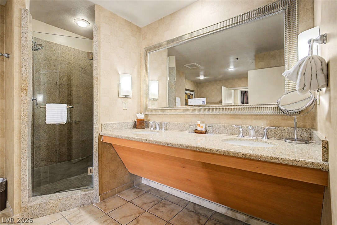211 East Flamingo Road 1504 Property Photo 23