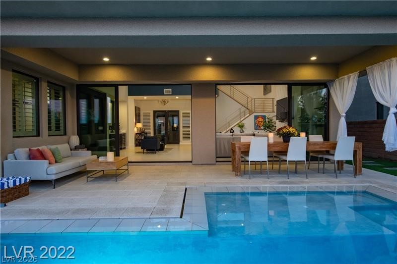 20 Garden Rain Drive Property Photo 5