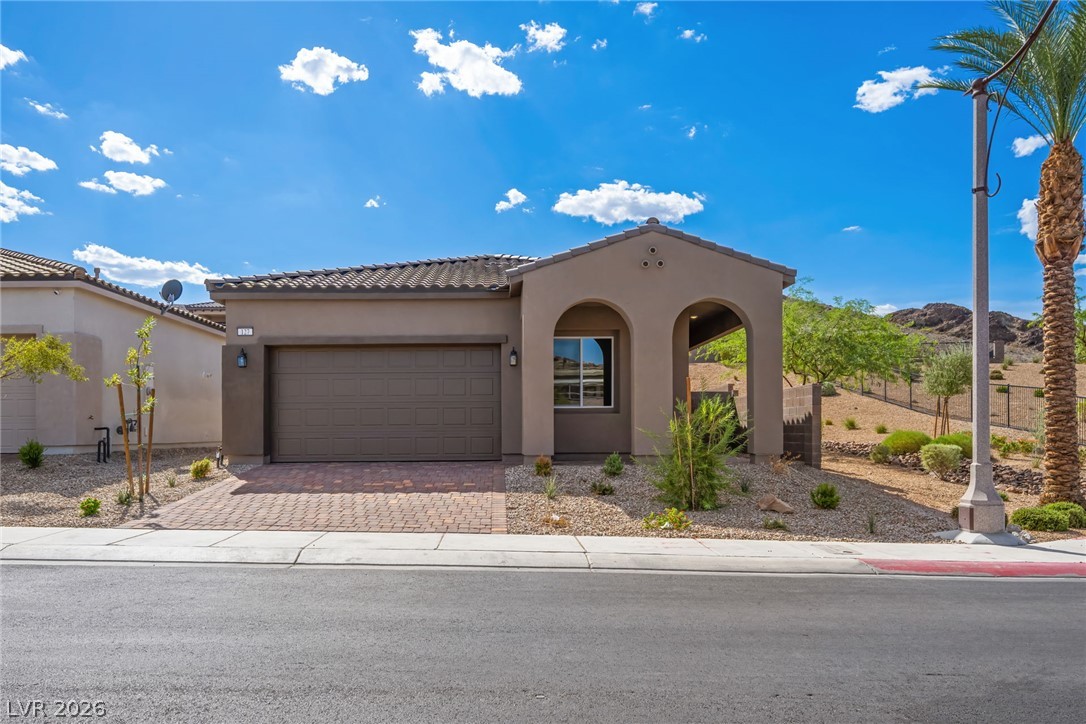127 Ibiza Lake Drive Property Photo 1