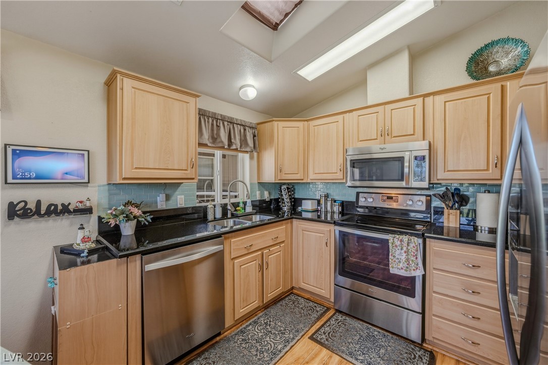 320 Montecito Drive Property Photo 8