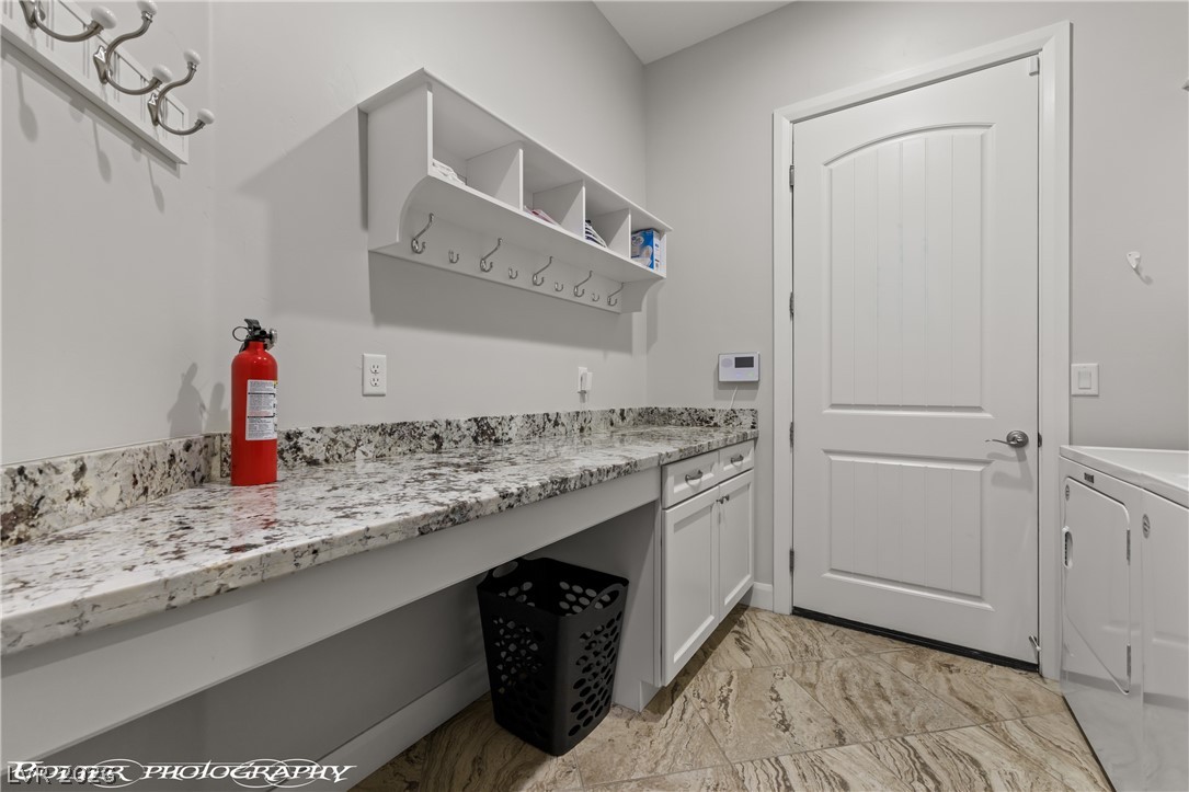 402 Links Drive Property Photo 45