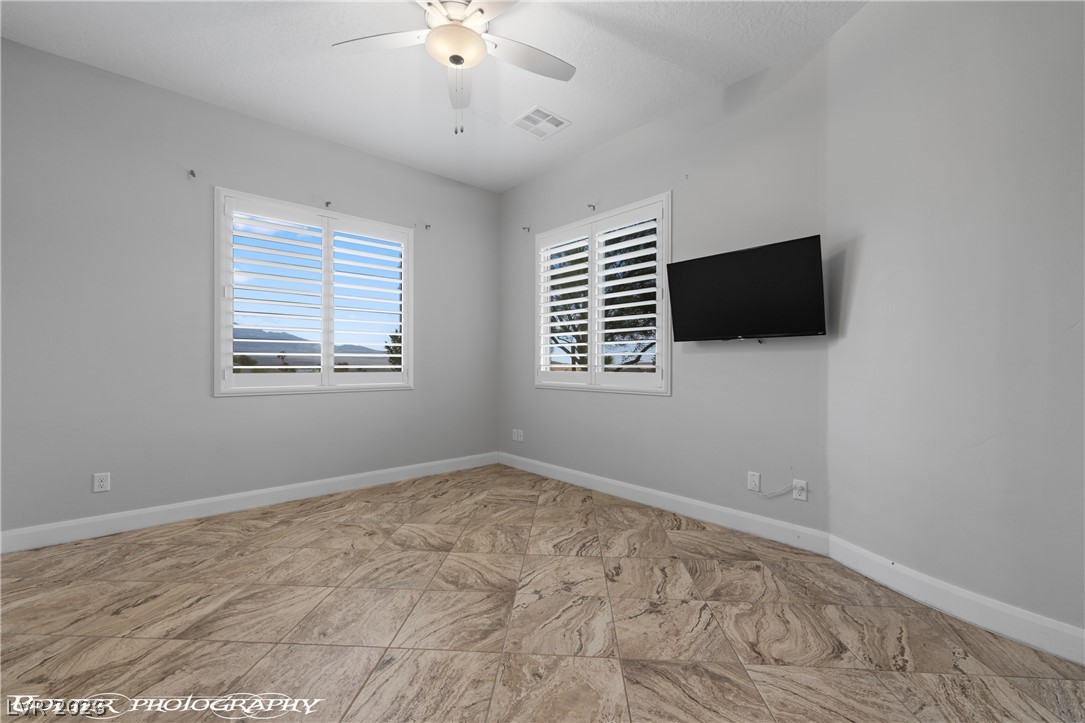 402 Links Drive Property Photo 59