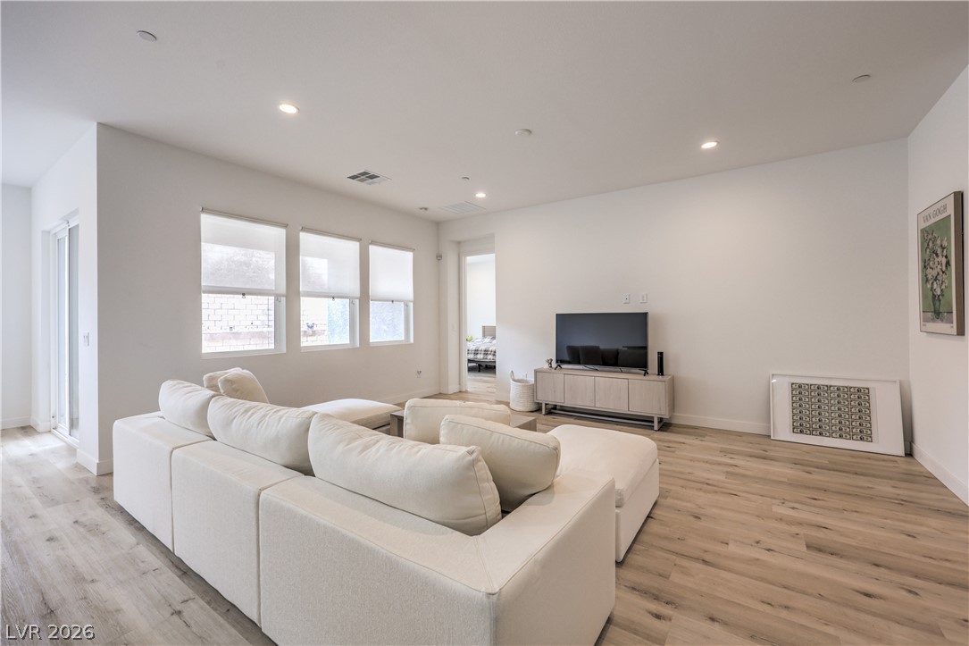 8935 Cassia Winds Street Property Photo 3