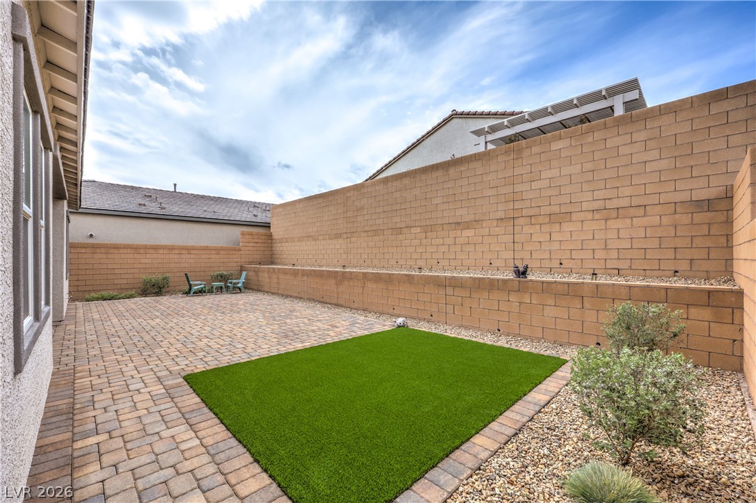 8935 Cassia Winds Street Property Photo 32