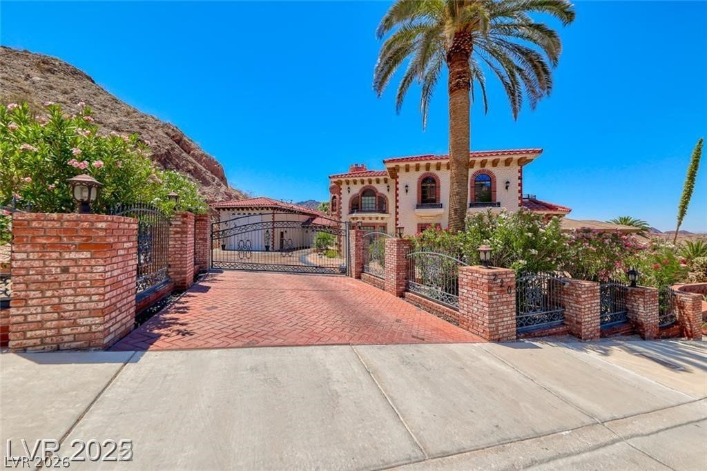 220 Hallett Cove Property Photo 3