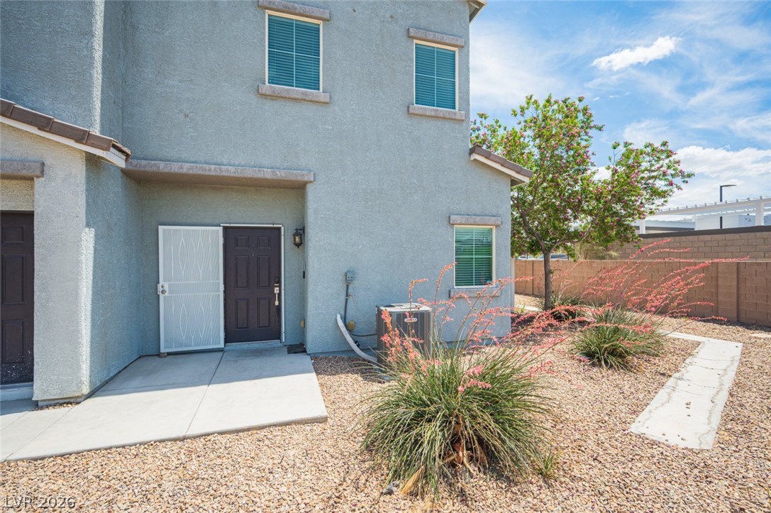 5565 Autumn Cliffs Way Property Photo 5
