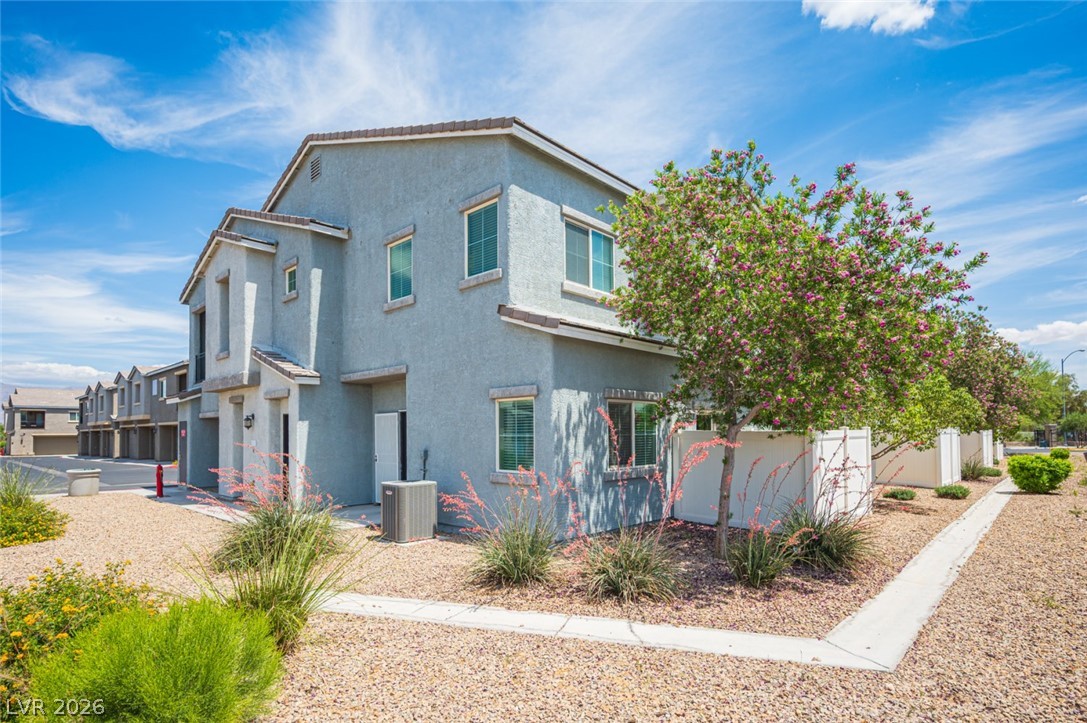 5565 Autumn Cliffs Way Property Photo 6