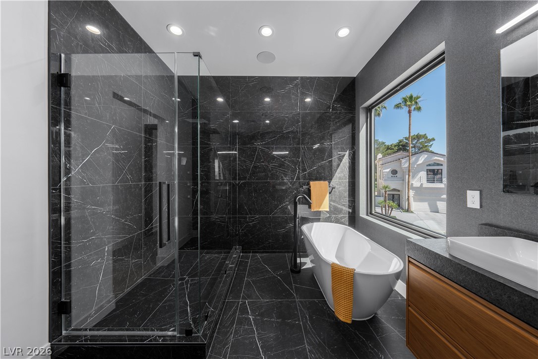 2824 Queens Courtyard Drive Property Photo 16
