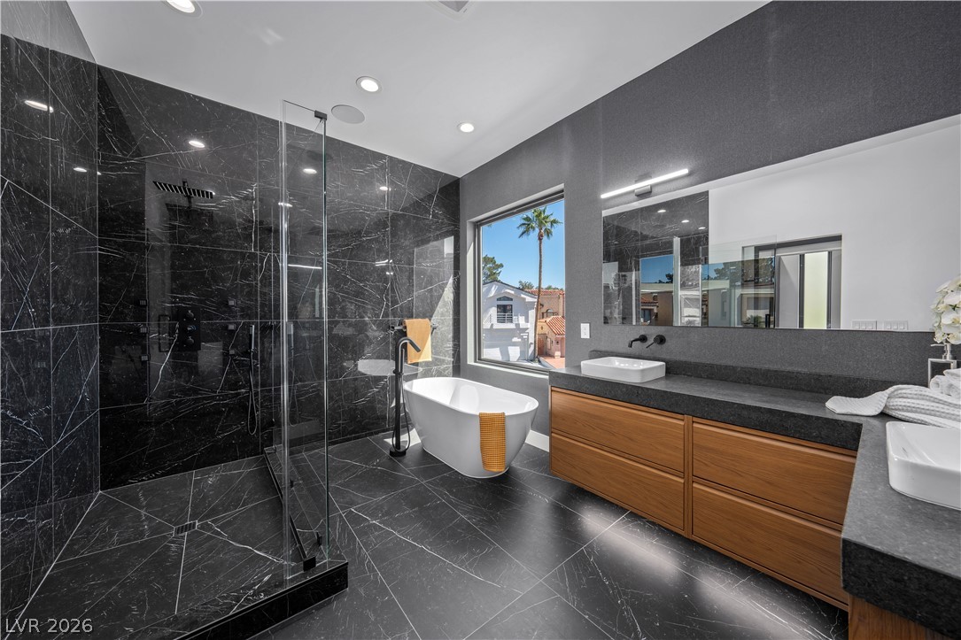 2824 Queens Courtyard Drive Property Photo 18