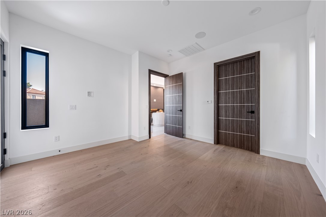 2824 Queens Courtyard Drive Property Photo 23