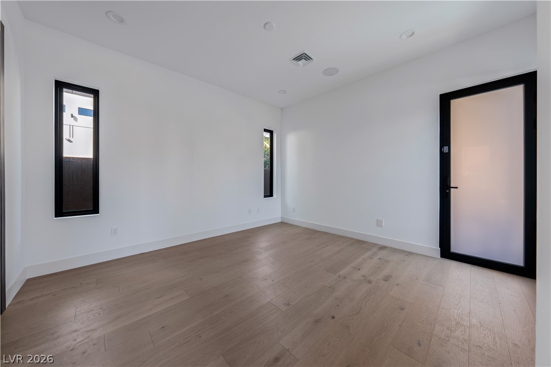 2824 Queens Courtyard Drive Property Photo 24