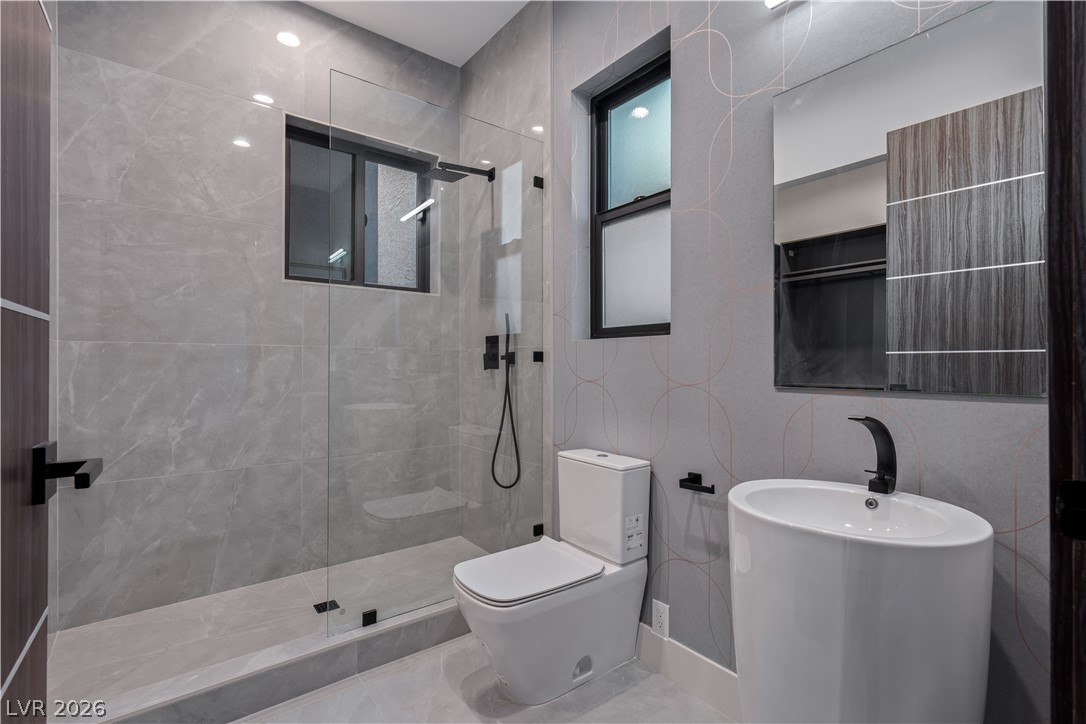 2824 Queens Courtyard Drive Property Photo 25