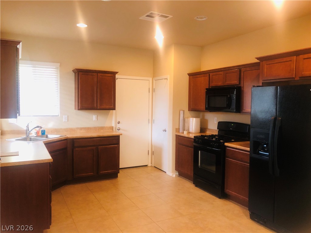 5827 Corbin Avenue Property Photo 3