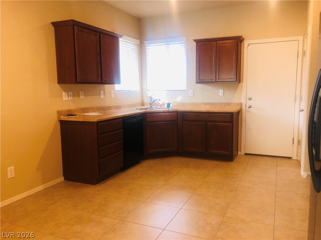 5827 Corbin Avenue Property Photo 4
